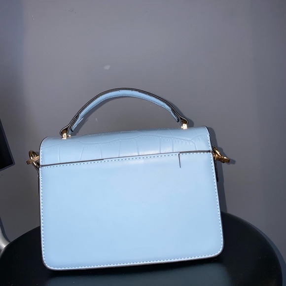 2-in-1 Blue Detachable Cross-Body Purse with Gold Chain/details | Red Interior - Picture 4 of 17